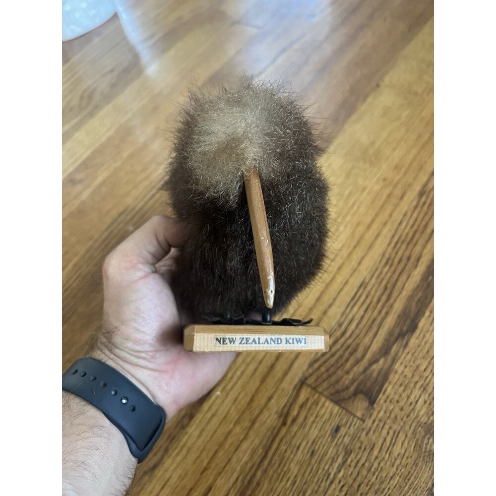 Handcrafted New Zealand Kiwi Bird - Real Opossum Fur & Rimu Wood - Picture 3 of 5